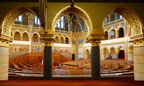 Zdjecie WGRY / Budapeszt / Parlament / Sala obrad zza kolumn