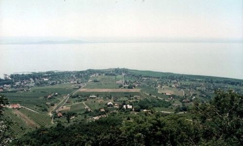 Zdjęcie WĘGRY / - / BADACSONY / Widok na Balaton z wieży widokowej.