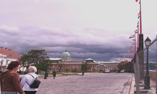 Zdjcie WGRY / - / Budapeszt  / burzowo nad Budapesztem