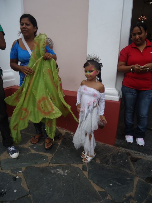 Zdjęcia: Ciudad Bolivar, Bolivar, Mała strojnisia, WENEZUELA Zdjęcia: Ciudad Bolivar, Bolivar, Mała strojnisia, WENEZUELA