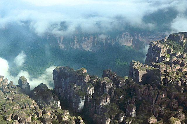 Zdjęcia: Auyan Tepui, Canaima, Kanion diabła, WENEZUELA Zdjęcia: Auyan Tepui, Canaima, Kanion diabła, WENEZUELA