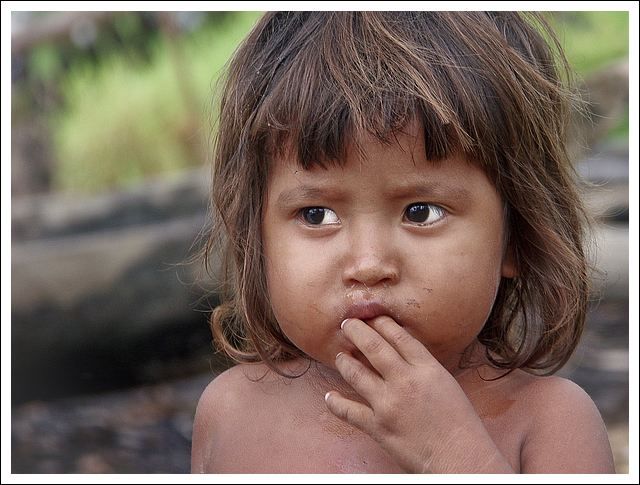 Zdjęcia: MAŁA INDIANKA Z PLEMIENIA WARAO, DELTA ORINOKO, zamyślenie, WENEZUELA Zdjęcia: MAŁA INDIANKA Z PLEMIENIA WARAO, DELTA ORINOKO, zamyślenie, WENEZUELA