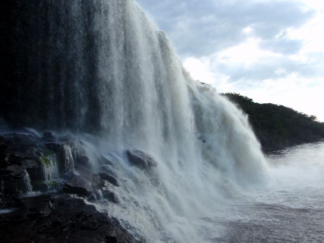 Zdjęcia: Okolice Canaimy, Park Narodowy Canaima, Jeden z wielu wodospadów w Canaimie, WENEZUELA Zdjęcia: Okolice Canaimy, Park Narodowy Canaima, Jeden z wielu wodospadów w Canaimie, WENEZUELA