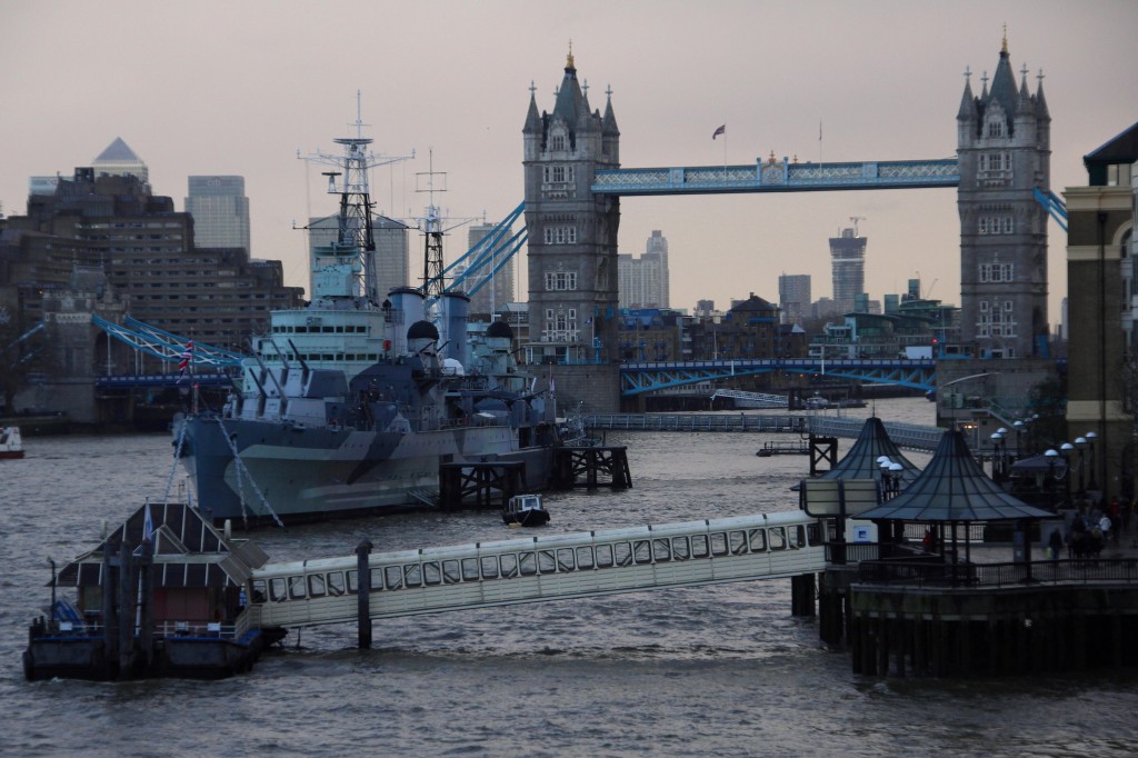 Zdjęcia: Tower Bridge, Londyn, W londyńskiej mgiełce, WIELKA BRYTANIA Zdjęcia: Tower Bridge, Londyn, W londyńskiej mgiełce, WIELKA BRYTANIA