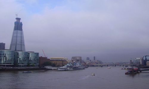 Zdjcie WIELKA BRYTANIA / Londyn / Tower Bridge / widok z mostu na Tamiz