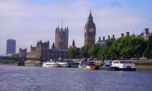 Zdjcie WIELKA BRYTANIA / Londyn / na Tamizie / pierwsze spojrzenie na Westminster Palace i Big Bena