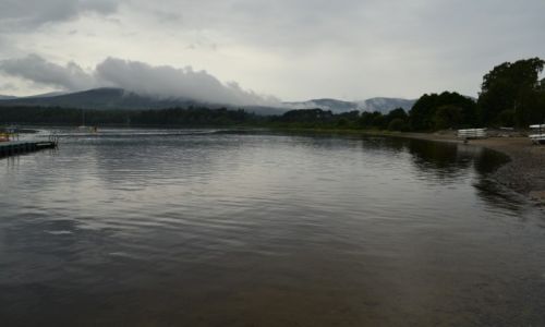 Zdjecie WIELKA BRYTANIA / Szkocja / Aviemore / Jezioro we mgle