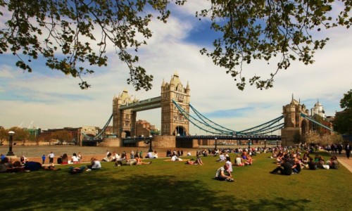 Zdjecie WIELKA BRYTANIA / Londyn / Tamiza / Tower Bridge w porze lunchu