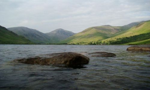 Zdjecie WIELKA BRYTANIA / Lake District/ Cumbria / Wasdale Head / po srodku - to Great Gable blisko 900 mnpm