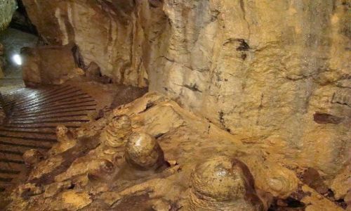 Zdjęcie WIELKA BRYTANIA / Derbyshire / Castleton / tworzace sie stalaktyty i stalagmity