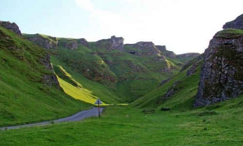 Zdjecie WIELKA BRYTANIA / Derbyshire /  okolice Castelton / wawoz  Winnats  ( w koncu slonce sie zlitowalo )