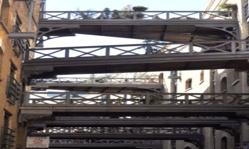 Zdjęcie WIELKA BRYTANIA / Londyn  / Zabudowa przy Tamizie. / Balkony