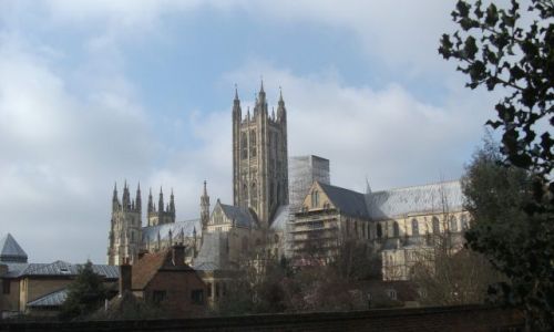 Zdjęcie WIELKA BRYTANIA / Kent / Canterbury, katedra  / ... przez domy ...