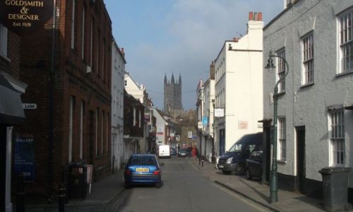 Zdjęcie WIELKA BRYTANIA / Kent / Canterbury, katedra  / ... z perspektywy uliczki ....