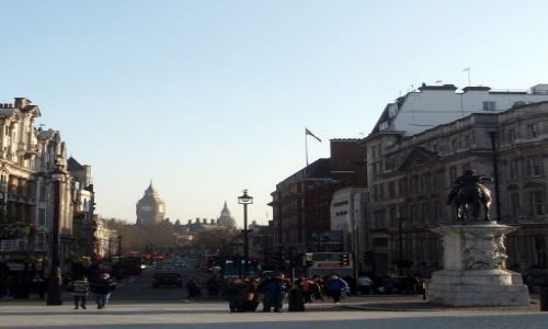 Zdjęcie WIELKA BRYTANIA / Londyn / Trafalgar Square / ... rzucam okiem na Westminster z Trafalgar Square...