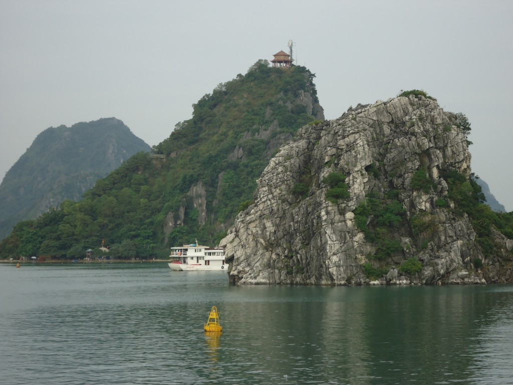 Zdjęcia: Zatoka Ha Long, Prowincja Quang Ninh, Świątynia, WIETNAM Zdjęcia: Zatoka Ha Long, Prowincja Quang Ninh, Świątynia, WIETNAM