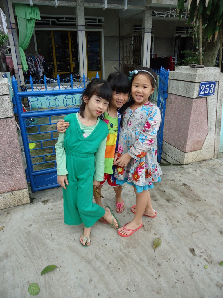 Zdjęcia: Hue, Thua Thien-Hue / środkowy Wietnam, Dzieci (3), WIETNAM Zdjęcia: Hue, Thua Thien-Hue / środkowy Wietnam, Dzieci (3), WIETNAM