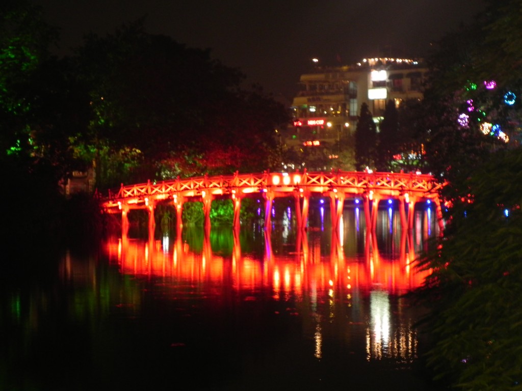 Zdjęcia: jezioro Hoan Kiem, hanoi, most, WIETNAM Zdjęcia: jezioro Hoan Kiem, hanoi, most, WIETNAM