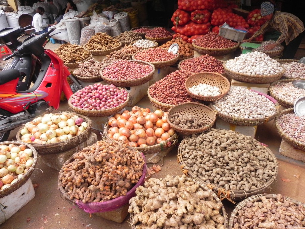 Zdjęcia: bazar, hanoi, cebulowo imbirowo, WIETNAM Zdjęcia: bazar, hanoi, cebulowo imbirowo, WIETNAM