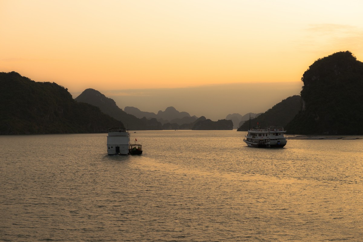 Zdjęcia: ha long, ha long, barca, WIETNAM Zdjęcia: ha long, ha long, barca, WIETNAM