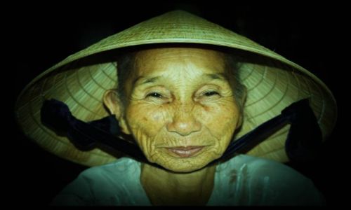 Zdjęcie WIETNAM / - / pagoda perfumowa / wietnamka