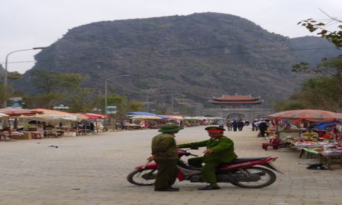 Zdjecie WIETNAM / Ninh Binh / Tam Coc / komunistyczny smaczek