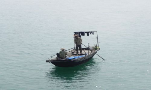 Zdjecie WIETNAM / halong bay / zatoka / rybacy