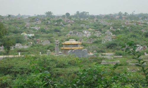 Zdjcie WIETNAM / Thua Thien-Hue / Hue / Kolorowe cmentarze