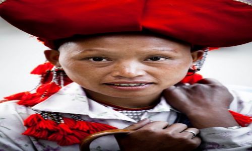 Zdjecie WIETNAM / Sa Pa / Sa Pa / Portret kobiety z ludu Red Dao