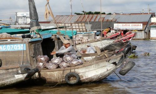 Zdjecie WIETNAM / Delta Mekongu / pywajcy targ nad Mekongiem / nad Mekongiem