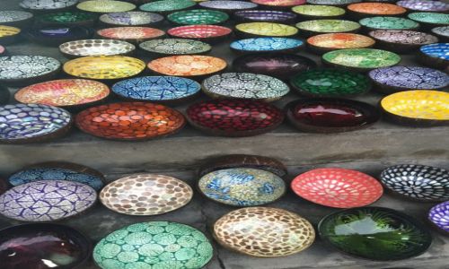 Zdjęcie WIETNAM / Hanoi  / stolica / z której miski ?