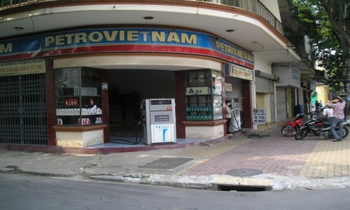 Zdjecie WIETNAM / PÓŁNOCNY / HAJFONG / WIETNAMSKA STACJA BENZYNOWA