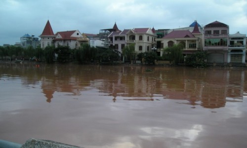 Zdjecie WIETNAM / PÓŁNOC / HAJFONG / RZEKA CZERWONA ALE TO NIE TA ORYGINALNA