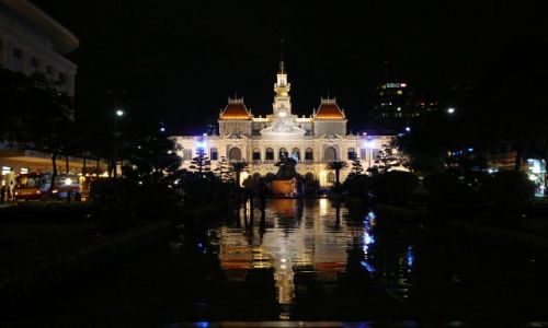 Zdjęcie WIETNAM / Sajgon / plac / Ratusz w deszczu