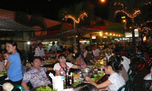 Zdjęcie WIETNAM / Sajgon / uliczna restauracja / Tu można najeść się dobrze