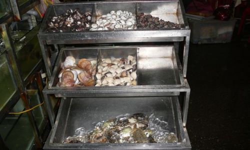 Zdjecie WIETNAM / Saigon / ulica / Dzi na niadanko owoce morza