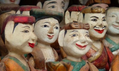 Zdjecie WIETNAM / Hanoi / stragan / teatralne lalki