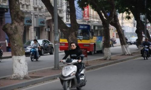 Zdjęcie WIETNAM / Hanoi / ul. Le Thai To / Wietnamskie Kobiety