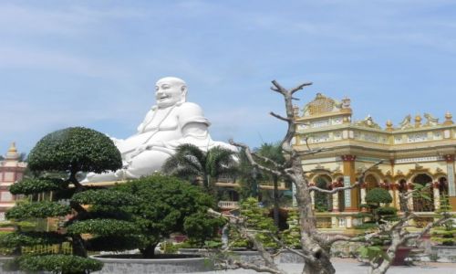 Zdjecie WIETNAM / srodkowy wietnam / ... / budda w pieknym ogrodzie