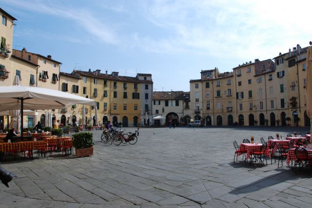 Zdjęcia: Lucca, Toscania, Amfiteatr, WłOCHY Zdjęcia: Lucca, Toscania, Amfiteatr, WłOCHY