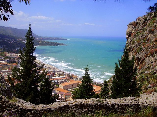 Zdjęcia: Cefalu - skała La Rocca, Sycylia, w kamiennych ramach, WłOCHY Zdjęcia: Cefalu - skała La Rocca, Sycylia, w kamiennych ramach, WłOCHY