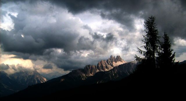 Zdjęcia: Dolomity, Walka światła z ciemnością., WłOCHY Zdjęcia: Dolomity, Walka światła z ciemnością., WłOCHY