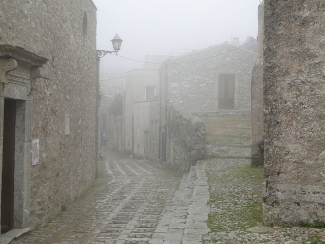 Zdj cia: Erice., Sycylia, Z podróży po Sycylii - ericejskie mgły (1), WłOCHY Zdj cia: Erice., Sycylia, Z podróży po Sycylii - ericejskie mgły (1), WłOCHY