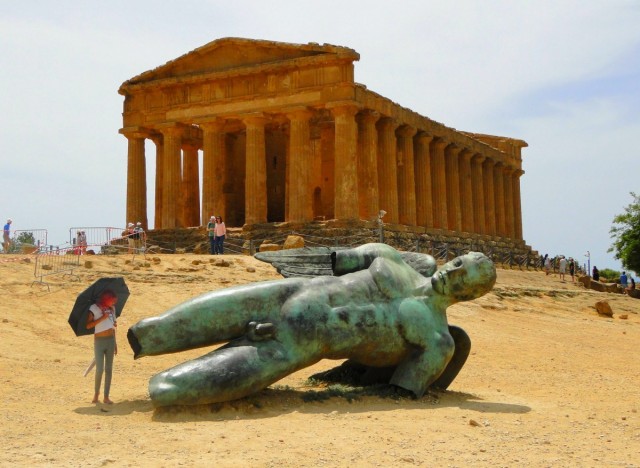 Zdj cia: Agrigento, Sycylia, Czasem ktoś przystanie zdziwiony... ;), WłOCHY Zdj cia: Agrigento, Sycylia, Czasem ktoś przystanie zdziwiony... ;), WłOCHY