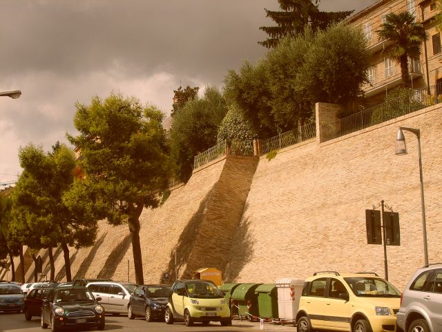 Zdjęcia: Macerata, Marche, Mury, WłOCHY Zdjęcia: Macerata, Marche, Mury, WłOCHY