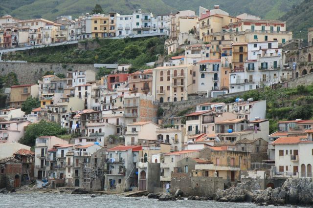 Zdjęcia: typowe kalabryjskie miasteczko..., połudnowe Włochy, Calabria - Scilla, WłOCHY Zdjęcia: typowe kalabryjskie miasteczko..., połudnowe Włochy, Calabria - Scilla, WłOCHY