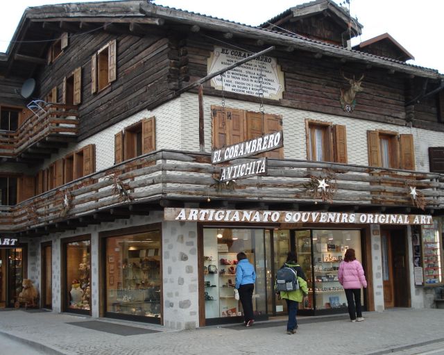 Zdjęcia: Livigno, Alpy, Dom pod jeleniem, WłOCHY Zdjęcia: Livigno, Alpy, Dom pod jeleniem, WłOCHY