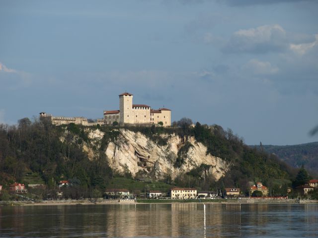 Zdjęcia: ze Stresy, Lago Maggiore, na przeciwnym brzegu, WłOCHY Zdjęcia: ze Stresy, Lago Maggiore, na przeciwnym brzegu, WłOCHY