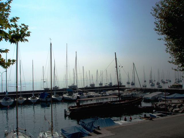 Zdjęcia: marina, Jezioro Garda, We mgle, WłOCHY Zdjęcia: marina, Jezioro Garda, We mgle, WłOCHY