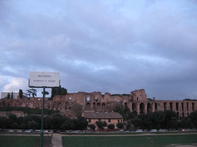 Zdjęcia: Circo Massimo-najstarszy i największy cyrk starożytnego Rzymu., Rzym, Zmierzch, WłOCHY Zdjęcia: Circo Massimo-najstarszy i największy cyrk starożytnego Rzymu., Rzym, Zmierzch, WłOCHY